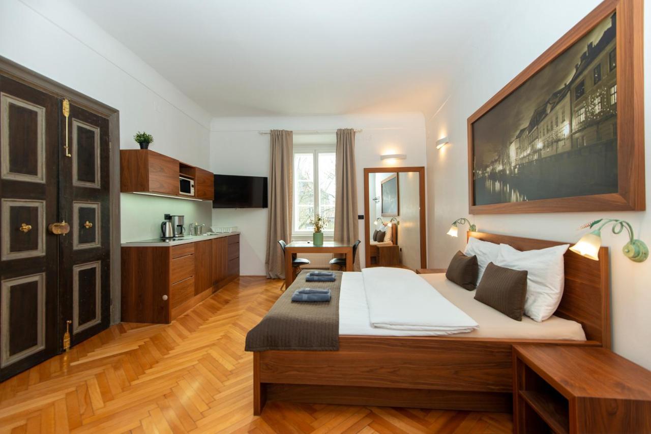 Zois Apartments Ljubljana Bagian luar foto